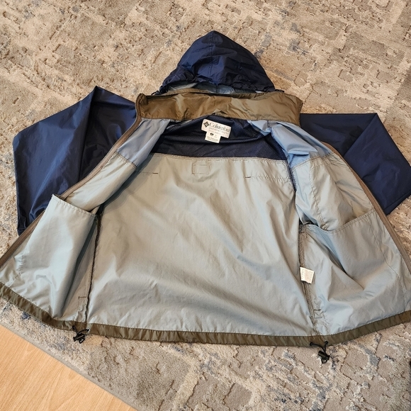 Columbia Blue and Tan Windbreaker - Picture 8 of 16